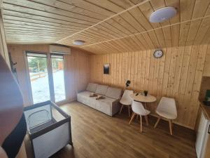 Zacisze obok Suntago Park noclegi 2 3 6 osobowe domki