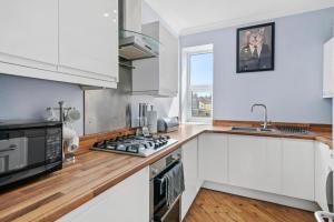 The Emerald Gem - Overlooking the Park