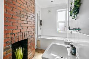 The Emerald Gem - Overlooking the Park