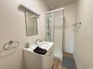 Appartements Les sables d'or Grand apt lumineux bien equipe 1er etage vue panoramique sur campagne pres superette, a 600 m plage proche Omaha Beach et pointe du Hoc parking gratuit, garage a disposition : photos des chambres