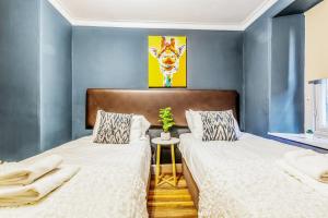 Cozy Apt at Edinburgh Castle, Parking