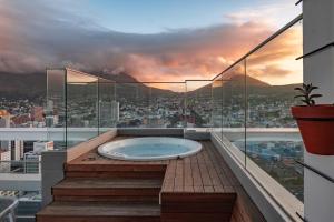 Highest Penthouse in City - Pool and Panoramic Views