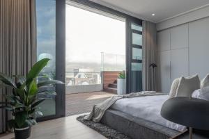 Highest Penthouse in City - Pool and Panoramic Views