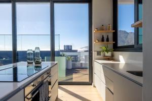 Highest Penthouse in City - Pool and Panoramic Views