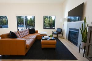 Lakeside Crest Estate Cottages