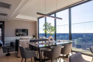 Highest Penthouse in City - Pool and Panoramic Views