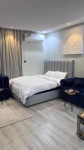 Comfortable studio with self access