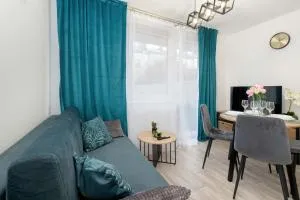 Stylowy Apartament z Ogrodem & Parkingiem by Noclegi Renters - 卡萨克沃