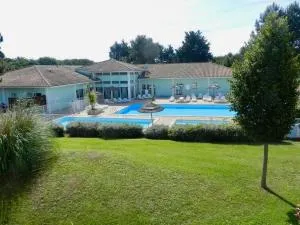 Maison 4 personnes avec piscine - Allards