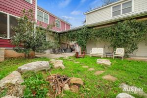 Near UT Pet Friendly w Parking 3BR 2.5BA in Walkable Area By Austin Vacay