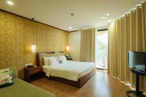 Sunset Westlake Hanoi Hotel