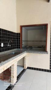 Casa com 2 piscinas e ar condicionado