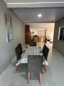 Casa com Piscina e Churrasqueira