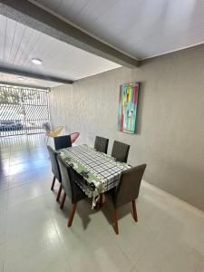 Casa com Piscina e Churrasqueira