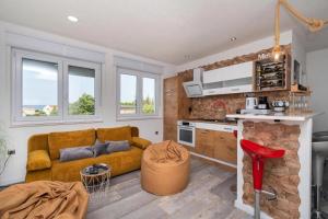 MY DALMATIA - Sea view Penthouse Nikita