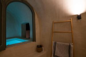 Pano Meria Cave House One in Oia