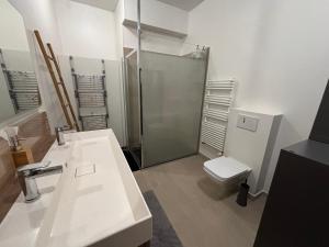 Sejours chez l'habitant Appartement partage avec jardin - metro 11 & 9 : photos des chambres