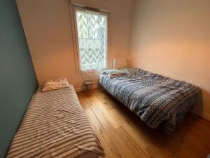Sejours chez l'habitant Appartement partage avec jardin - metro 11 & 9 : Chambre Triple - Vue sur Jardin