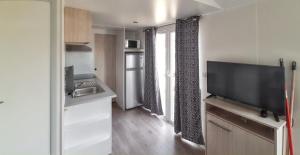 Bungalow with Shared Pool in Pataias + 30 m² + Pool.