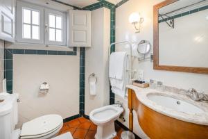 Single Room room in Lawrences Hotel