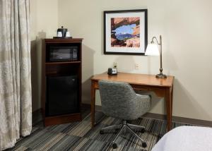 King Room room in Hampton Inn & Suites Colorado Springs/I-25 South