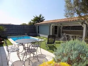 Les Mathes La Palmyre - MAISON MITOYENNE en PIERRES - avec PISCINE PRIVEE - 莱马特