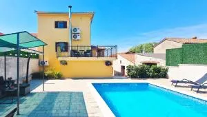 Beautiful Villa Casa Romito with pool in Kastelir - Rogovići