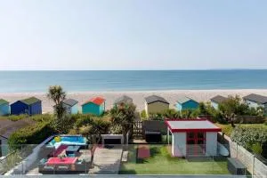 Vibrant Seafront Home for 10 with Pool - East Wittering