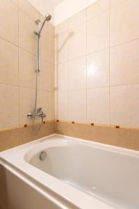 Aspen Studio with an oudoor sauna and hot tub