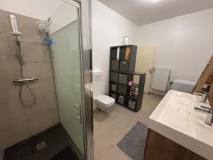 Sejours chez l'habitant Appartement partage avec jardin - metro 11 & 9 : photos des chambres