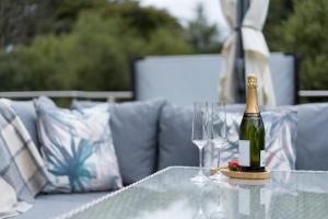 The Heronry Hideaway with luxury hot tub