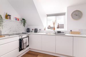 Whitby Heights - 5min Stroll to Harbour & Beach