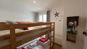 Appartements Rouge Canneberge -8 personnes- 84m2 Vue degagee Setaz : photos des chambres