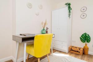 Modern 3-Bedroom 2-Bathroom Flat with Garden at Hanwell