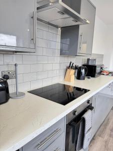 Two Bedroom Flat by Brookland Stays Serviced Accommodation Short Lets Leeds with Free WiFi
