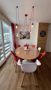 Appartements Rouge Canneberge -8 personnes- 84m2 Vue degagee Setaz : photos des chambres