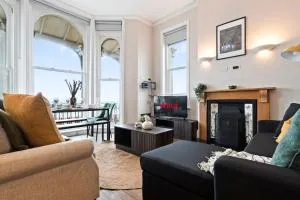 Cosy 2 bed in Worthing - Sea Views - Balcony - Worthing