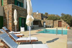 Heliopetra Family Home with a swimming pool in the area of Otzia