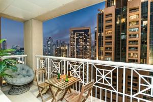 King 1BR Apartment With Burj Khalifa & Fountain View