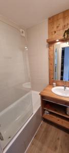 Les Orres 1800 vue montagne 4 à 6 couchages avec parking