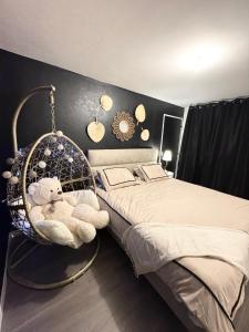 La suite bohème, 4 prs, avec terrasse - 3hvězdičkové hotely ve městě Vaulx-en-Velin