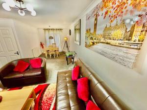 Conveniently located 3 bed spacious home for couples, families and groups in Ipswich