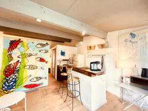 Appartements CHEZ BABOU studio d-artistes avec piscine, parking : photos des chambres