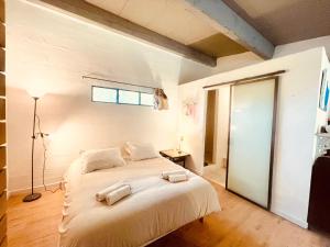 CHEZ BABOU studio dartistes avec piscine, parking