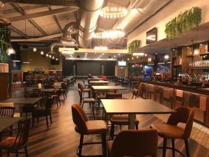 2 bed, 2 bath with decking overlooking the fishing lake at Sand Le Mere