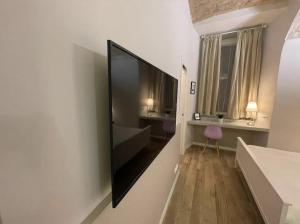 NEW-BIG Honey Colosseum 4bdr + 2sofa bed AC