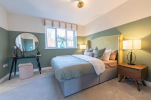 The Show Home - Grange Meadows 7 Adults 2 Kids
