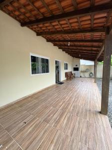 5 quartos 2 suítes 400 MT da garagem da praia