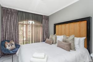 Modern 2 Bedroom apartment with club house pool