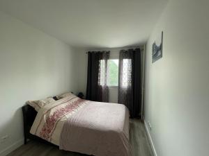 Charmand pied-à-terre between Paris and Disneyland